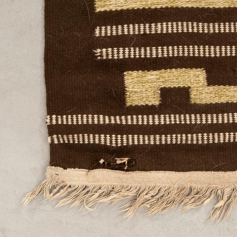 Matta rölakan 1940/50-tal ca 305x197 cm.