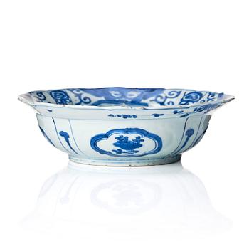 A blue and white 'klap-mutz' bowl, Ming dynasty, Wanli (1572-1620).