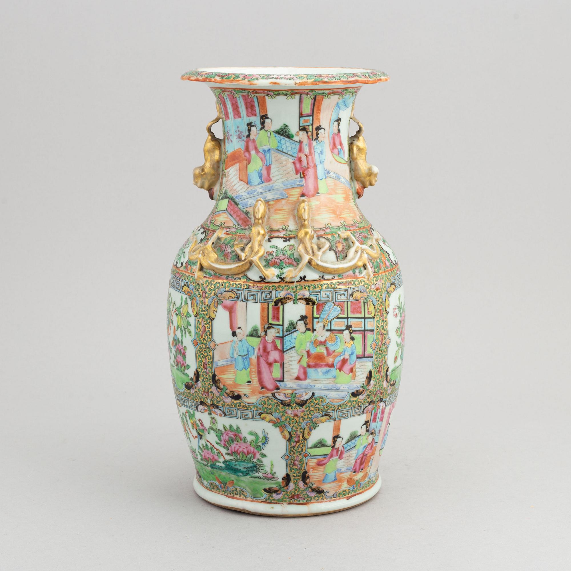 A famille rose vase, Canton, Qing dynasty, 19th Century.