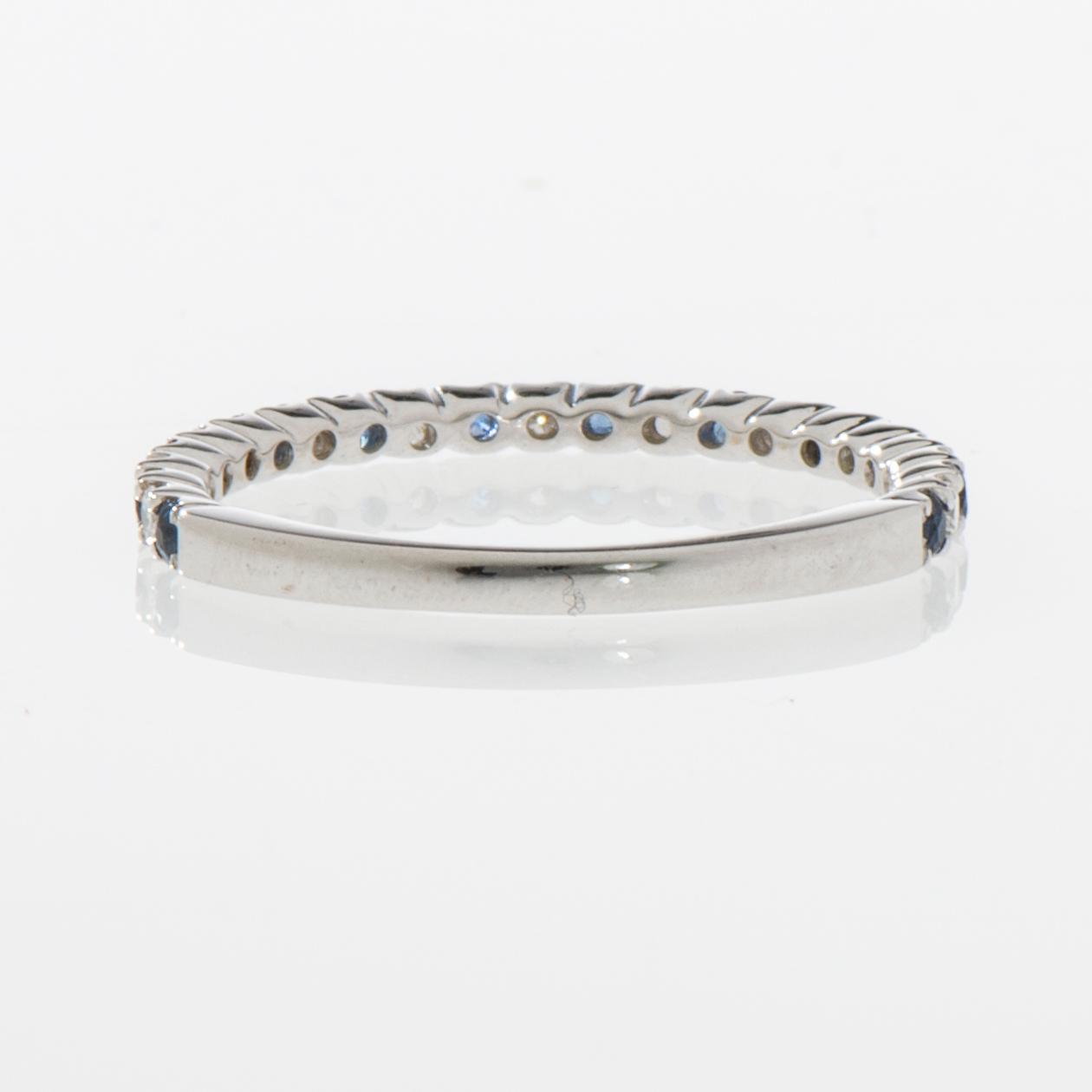 RING, 18K vitguld, diamanter 0,18 ct och safirer 0,13. Vikt 1,7 g.