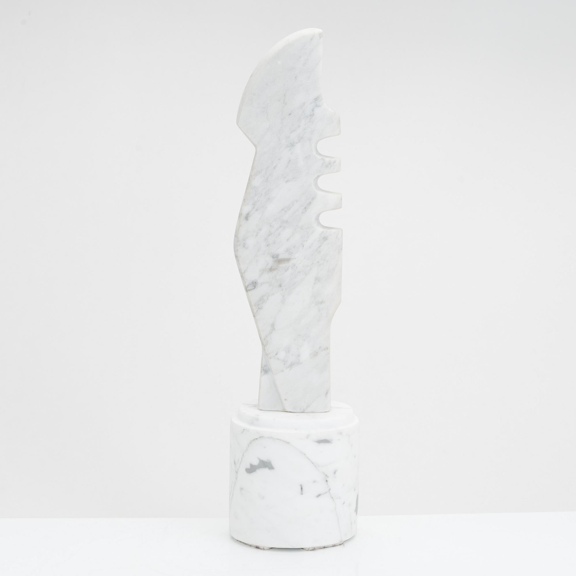 Arvo Siikamäki, skulptur, marmor, signerad och daterad 2011.