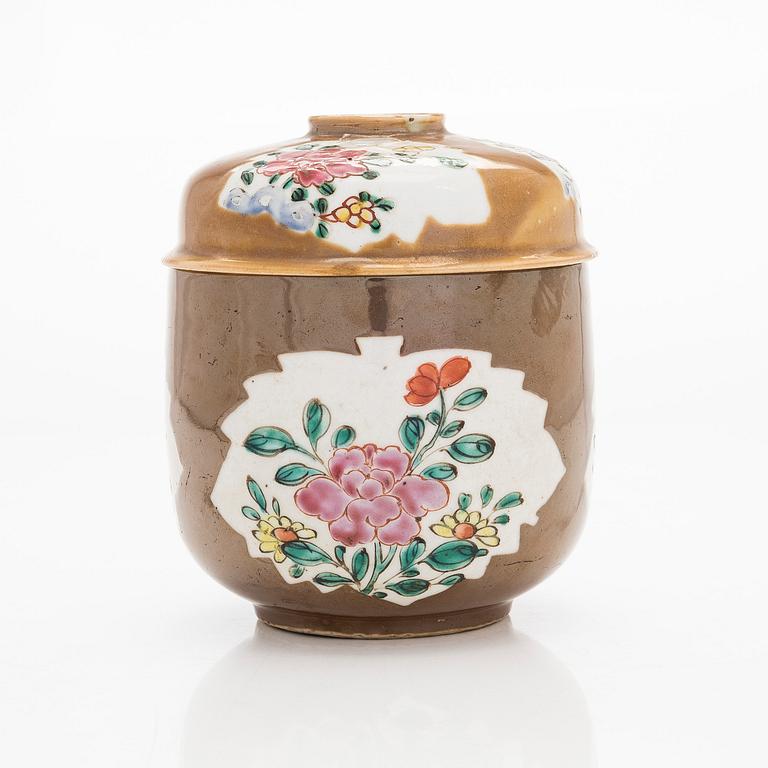 A famille rose jar with cover, Qing dynasty, Qianlong (1736-95).