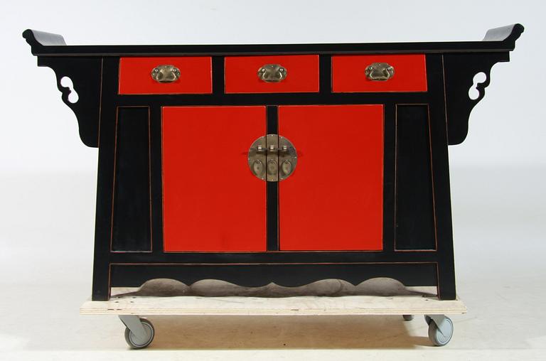 SIDEBOARD. Kina, 2000-tal.