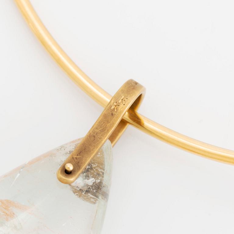 A Tina Karlsson 18K gold necklace with a large quartz drop.