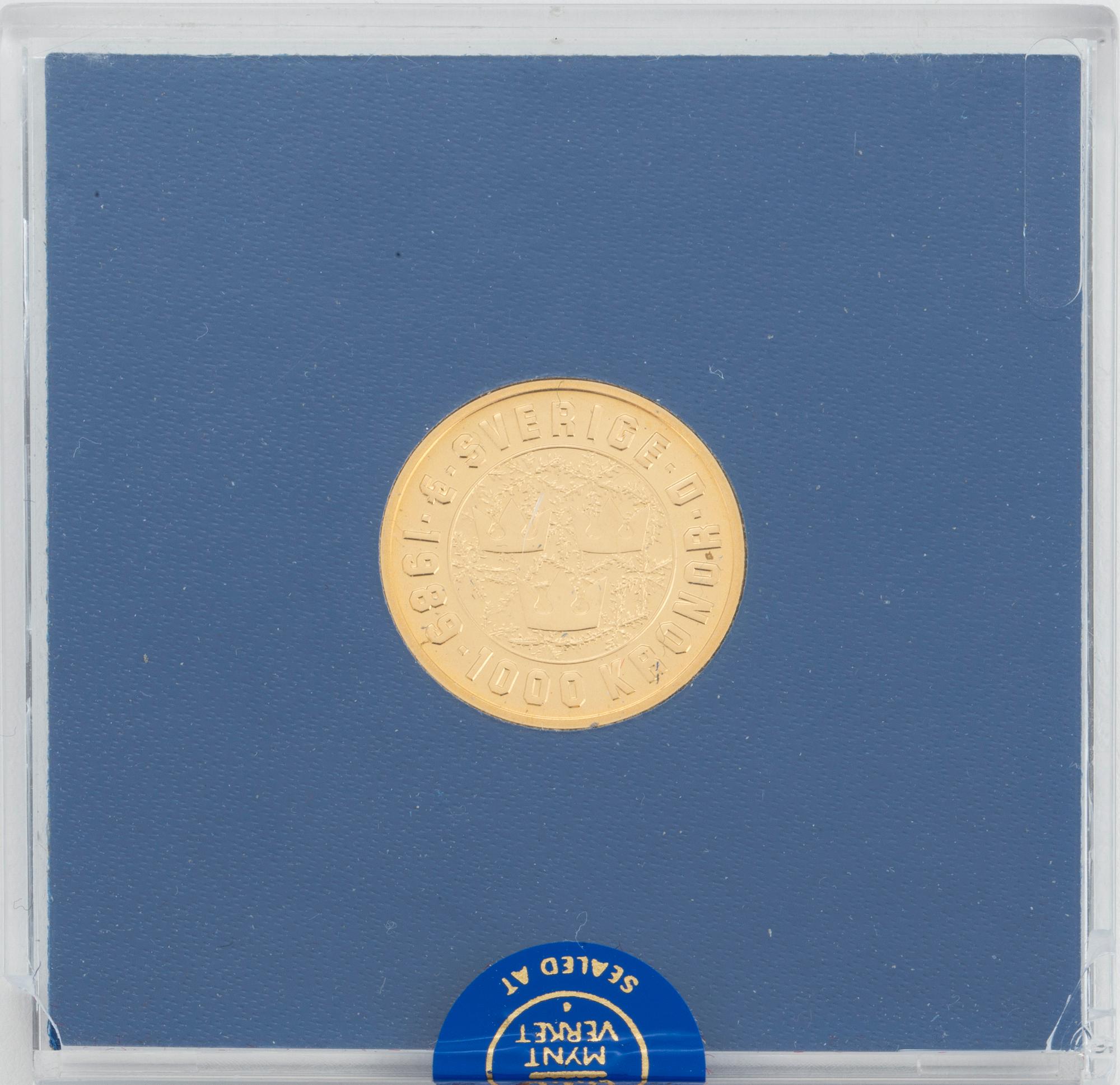 Two Swedish gold coins, 1000 kronor, 1989 and 1990. Weight 5,8 gram (each).