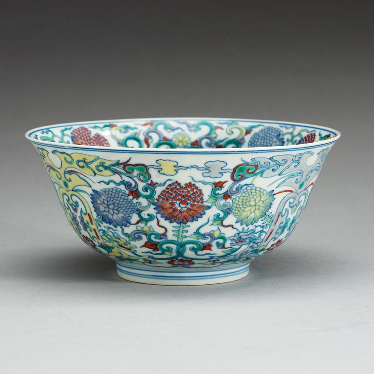 A doucai bowl, Qing dynasty, with Yongzhengs six character mark.
