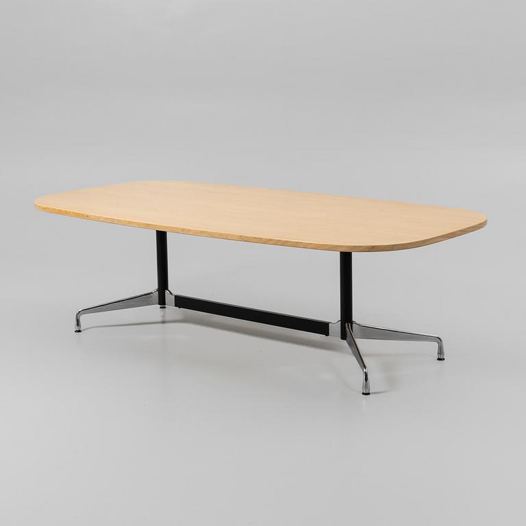 Charles & Ray Eames, Table, "Segmented table", Vitra.
