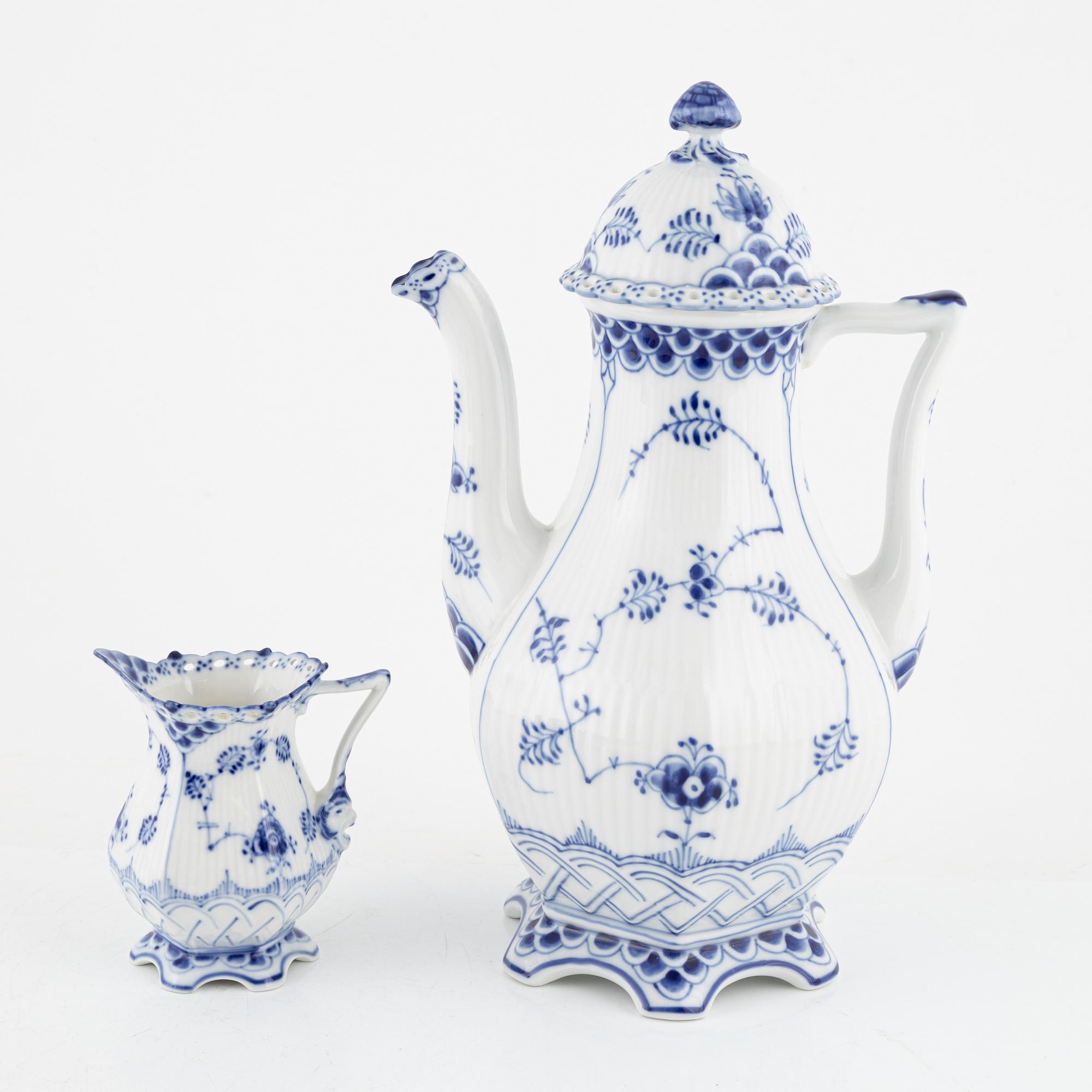 Servisdelar, 6 st, porslin, "Musselmalet", helblonde, Royal Copenhagen, Danmark.