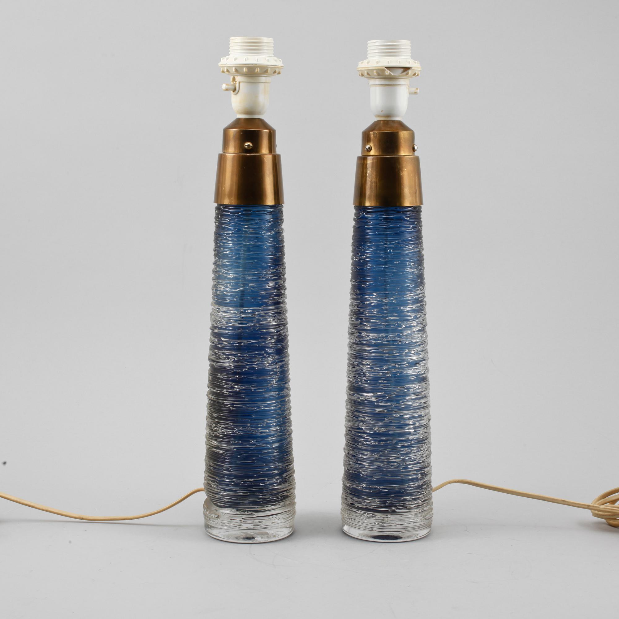 BORDSLAMPOR, ett par, "Spun", Bengt Edenfalk, Skruf, signerade, glasbruk, 1900-talets andra hälft.