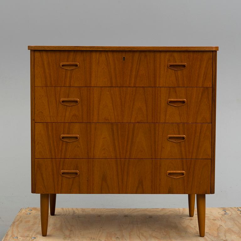 A 1950s/1960s chast of drawers.