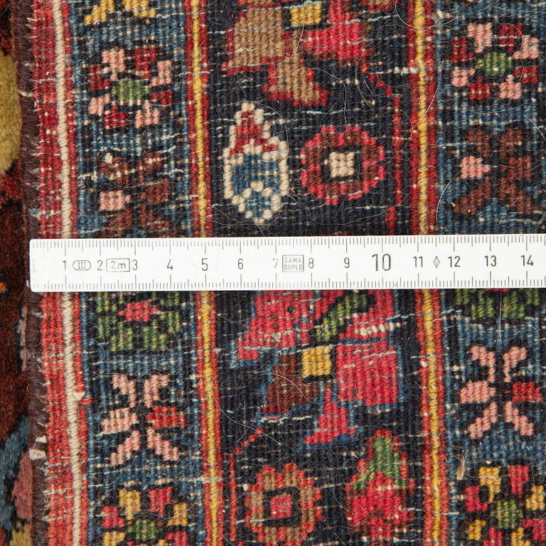 An antique/semi-antique Bidjar rug, c 160 x 111 cm.
