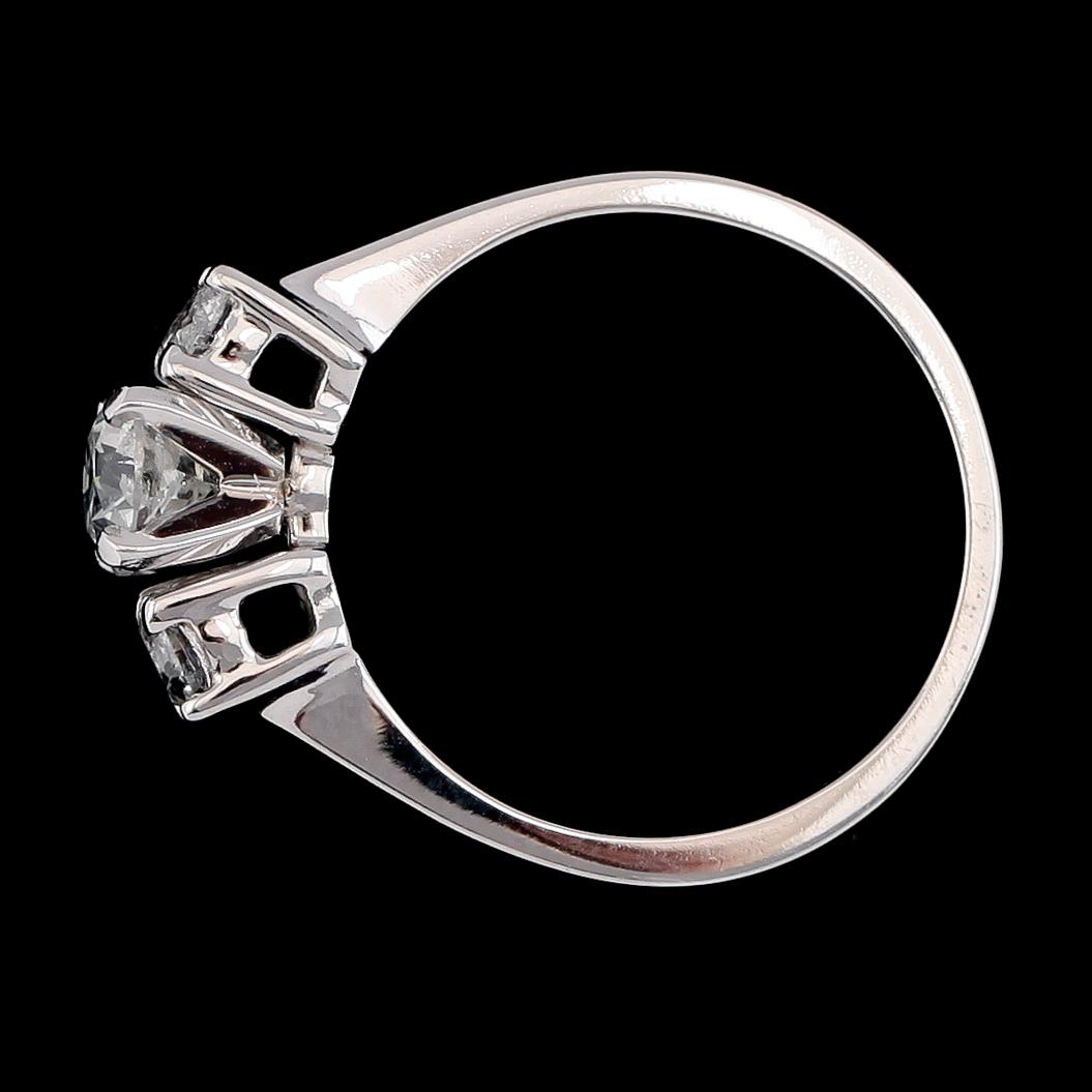 RING, 14K vitguld, diamanter tot ca 0.88 ct.