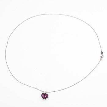 Necklace, 18K white gold, with a heart-shaped pendant in black rhodium-plated white gold set with rubies and brilliant-cut diamonds.