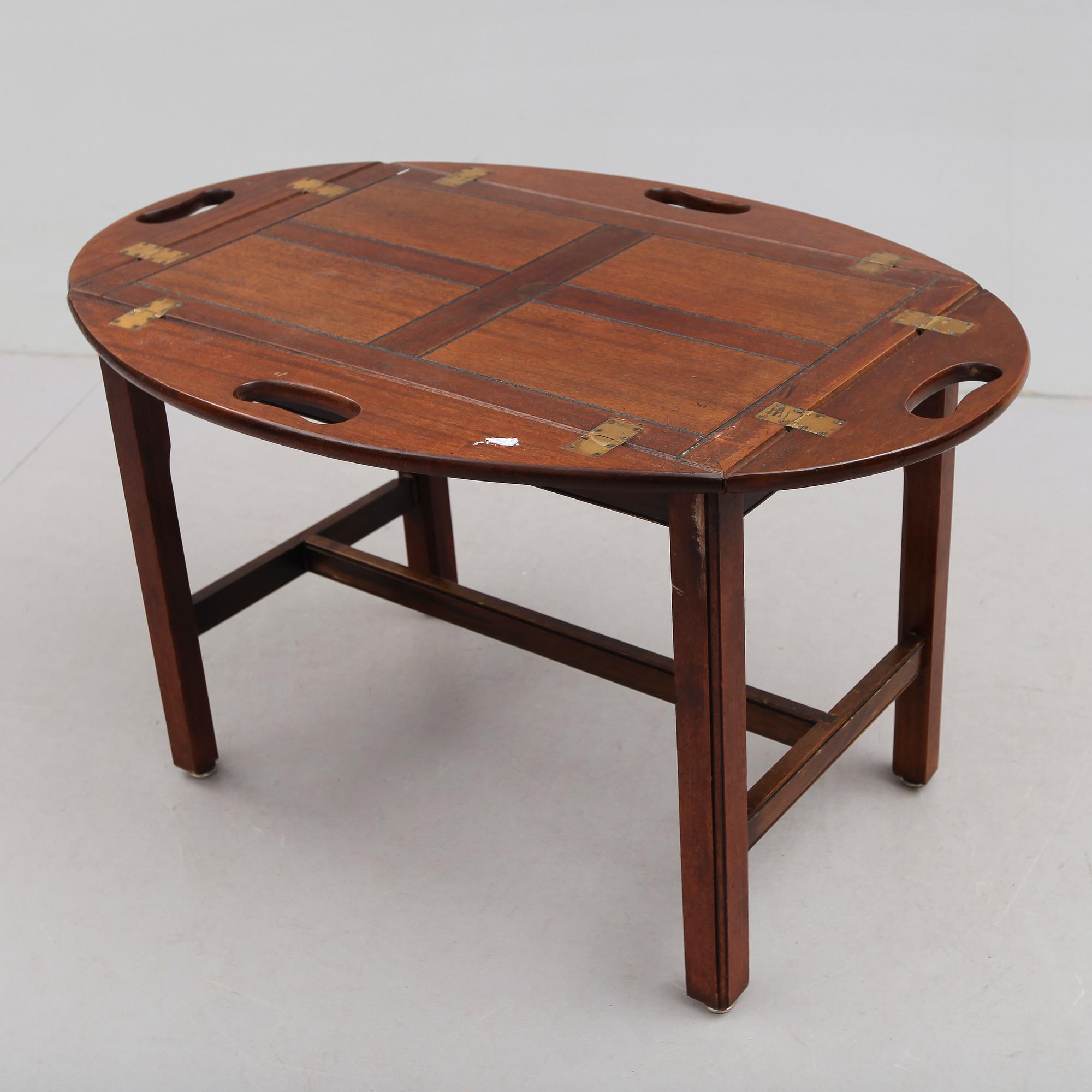 BORD, sk Butlers Tray, England, 1900-talets andra hälft.