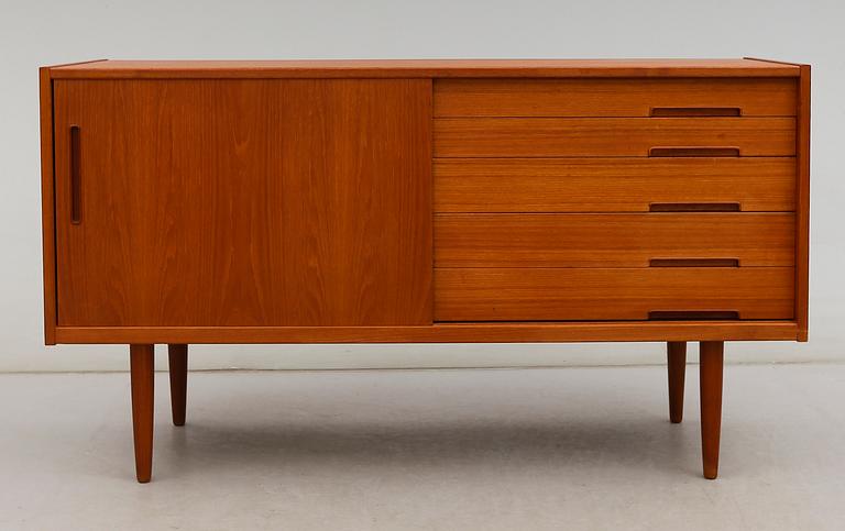 SIDEBOARD, "Lyon", Nils Jonsson, Troeds, 1900-talets andra hälft.