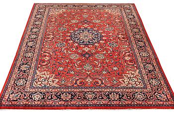 A Najafabad carpet, a. 336 x 216 cm.