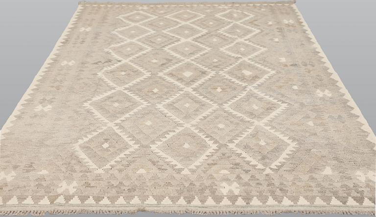 A Kelim carpet, 222 x 163 cm.