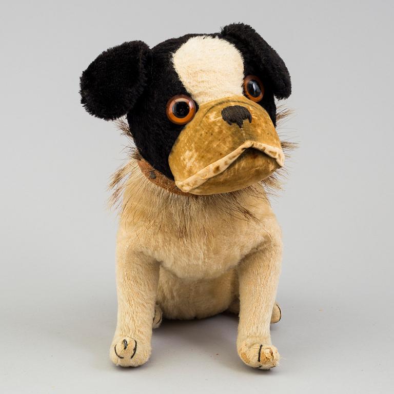 a German Steiff "Bully" dog from ca 1930.