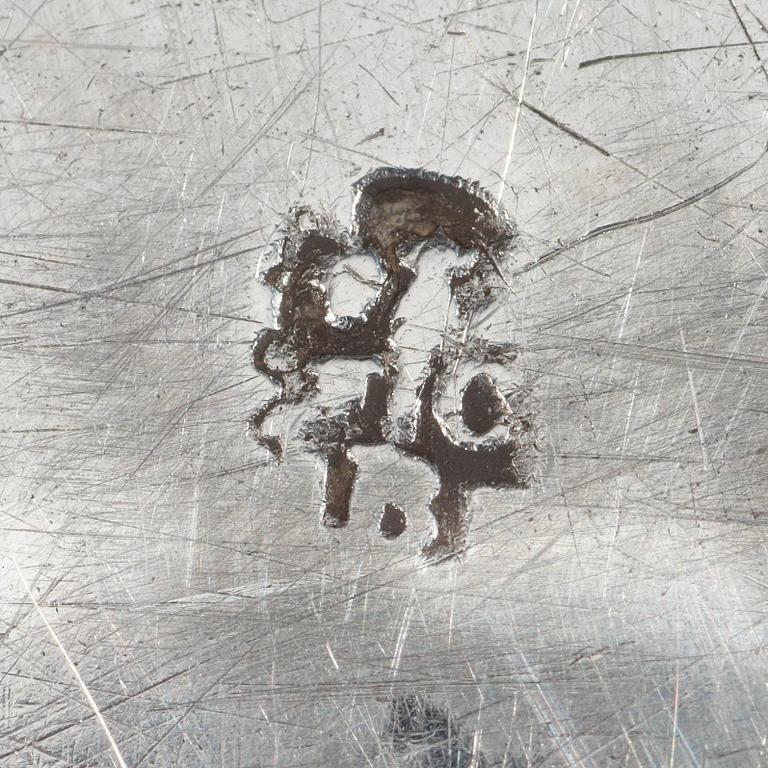 A French 18th century silver serving-dish, makers mark of Francois Corbie (Paris 1783).