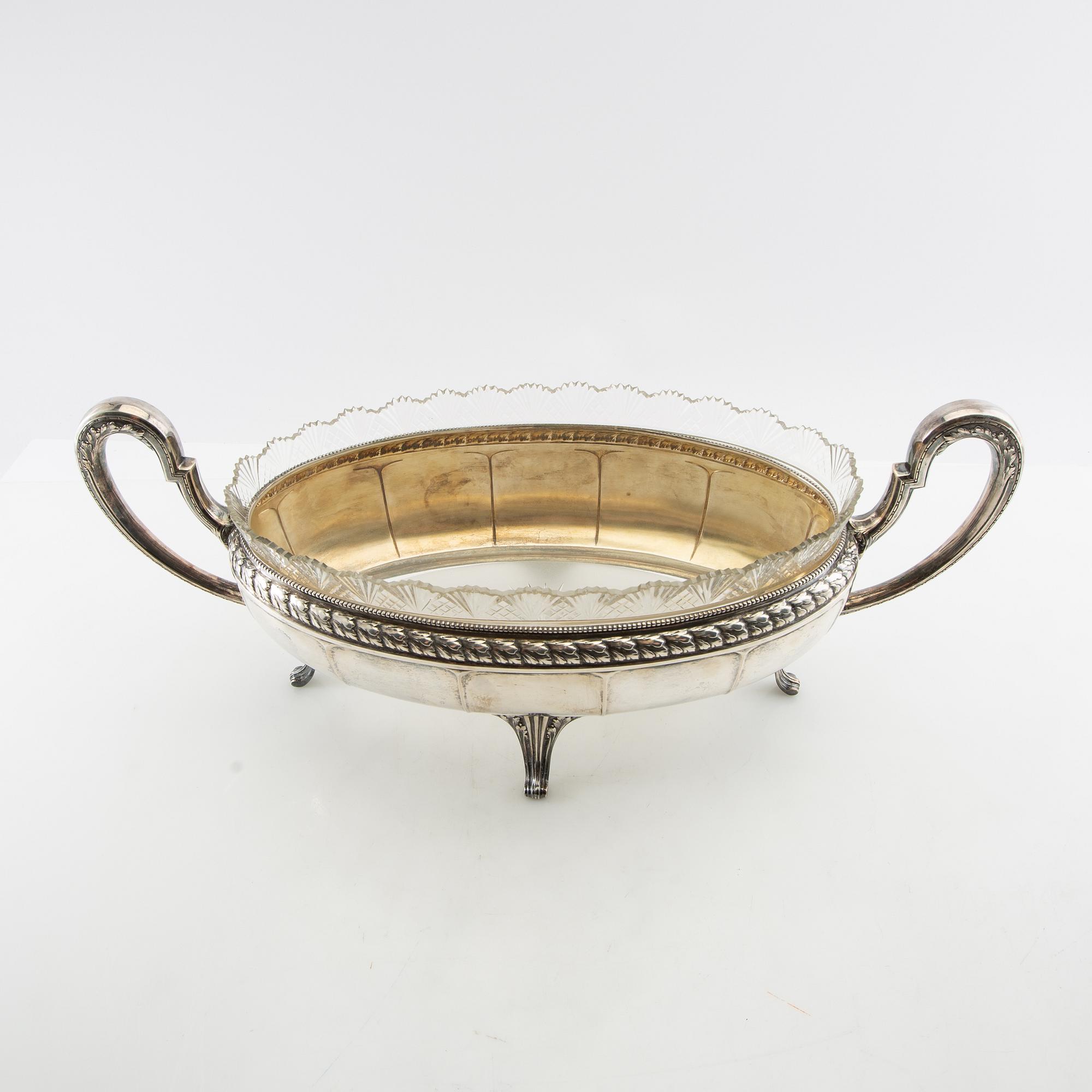 Jardinière of low-grade silver Germany early 20th century.