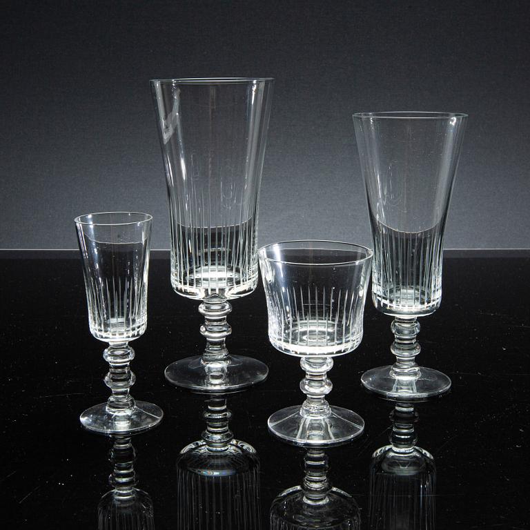 BENGT ORUP, a set of 36 pcs glass service.