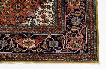 Matta, orientalisk, ca 272 x 208 cm.