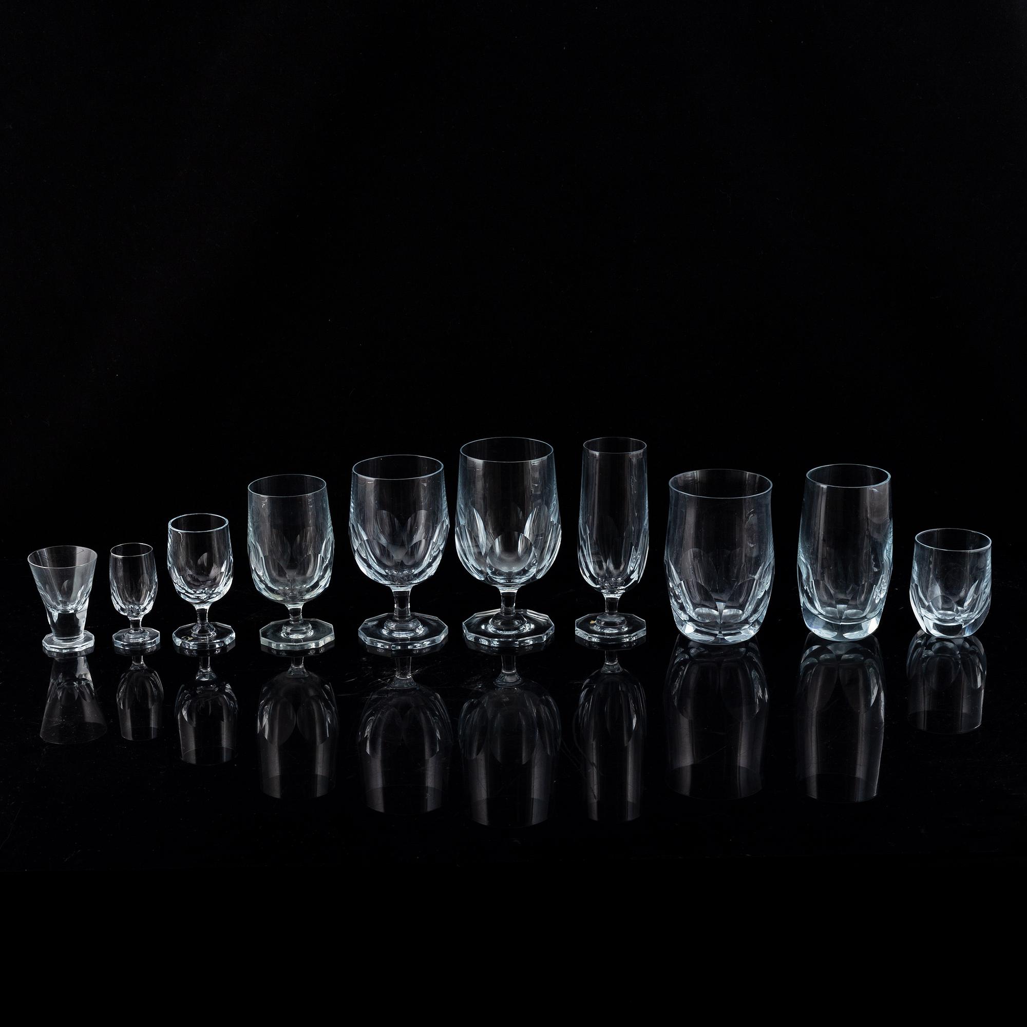 A swedish glass service, Gerda Strömberg, 'Håtuna', Strömbergshyttan, (85 pc).