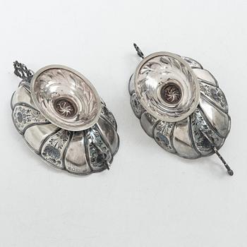 A pair of silver bowl, Carrington & Co, london, England, 1895.