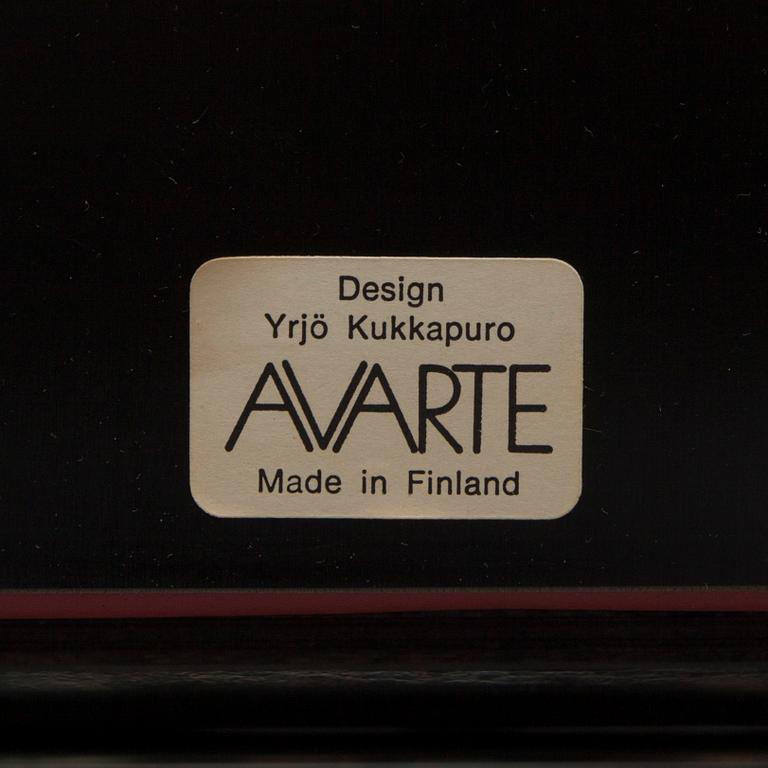 KARMSTOLAR, ett par, modell A-500, Yrjö Kukkapuro, Avarte, Finland.