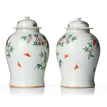 A pair of Chinese famille rose peach vases with covers, late Qing dynasty/circa 1900.