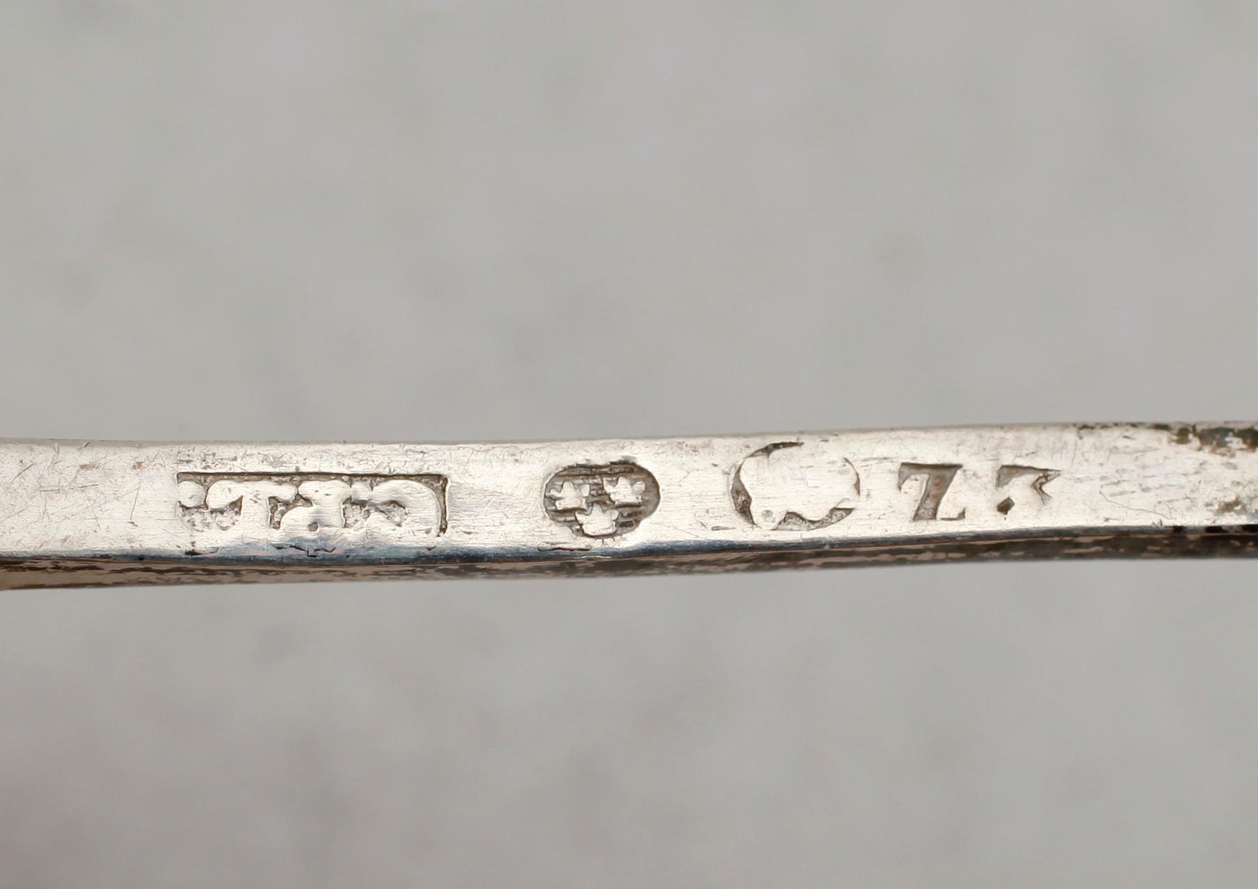 BÄGARE, TESPINDEL och BORSTE, silver. Total vikt 120 g.