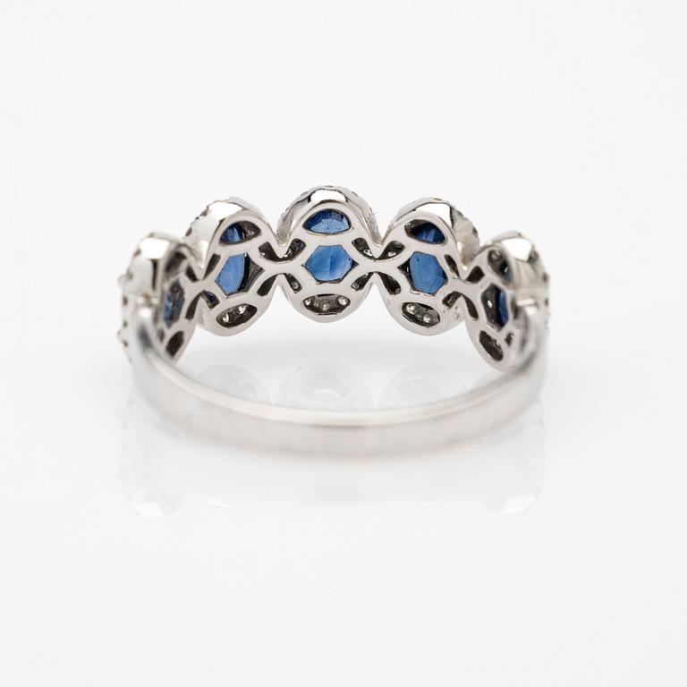Ring, 14K gold with sapphires and brilliant-cut diamonds.