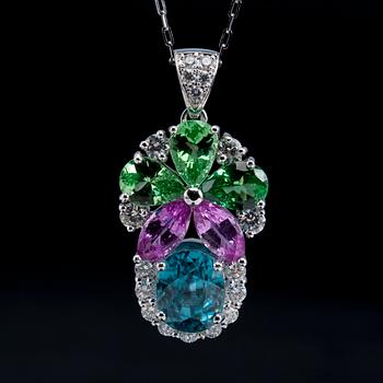 A PENDANT, Cambodian blue zircon 4.69 ct, 2 pink sapphires 1.38 ct, 3 green tsavoriters 2.15 ct.
