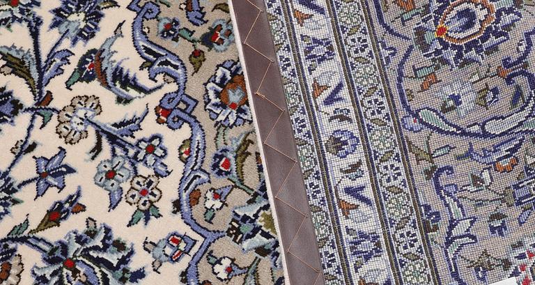 A Keshan carpet, approx. 343 x 253 cm.