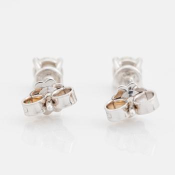 Örhängen med briljantslipade diamanter, totalt ca 0,48 ct.