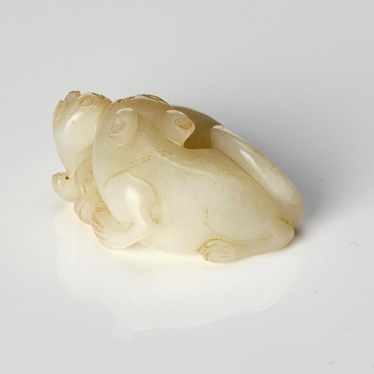 A group of three nephrite sculptures, late Qing dynasty.