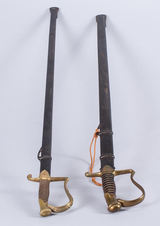 SABLAR, 2 st, svenska, m/1899 för infanteriofficer samt m/1889 för artilleriofficer.