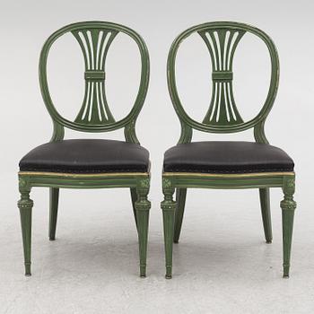 A Gustavian dining table with 8 chairs, Åmells, second half of the 20th century.