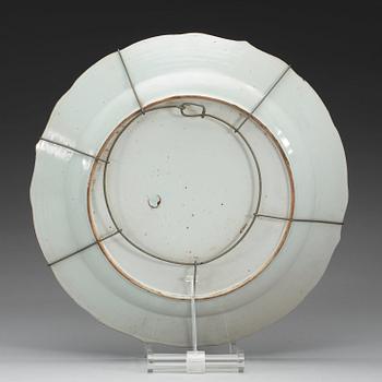 A famille rose serving dish, Qing dynasty, Qianlong (1736-95).
