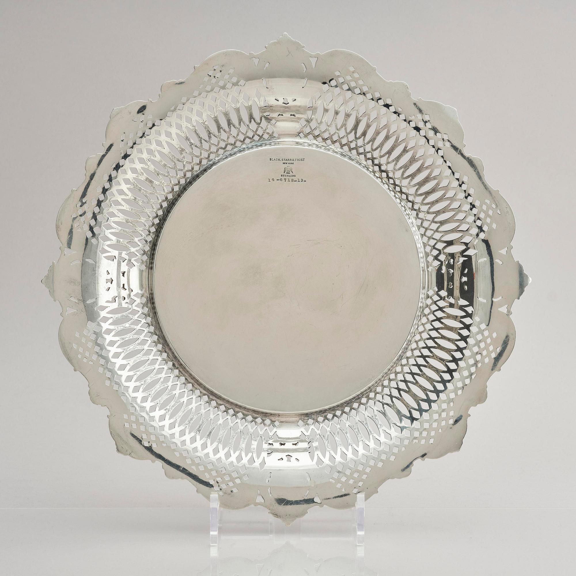 Praktskål med fat, sterling silver, Black, Starr & Frost, New York 1874-1908.
