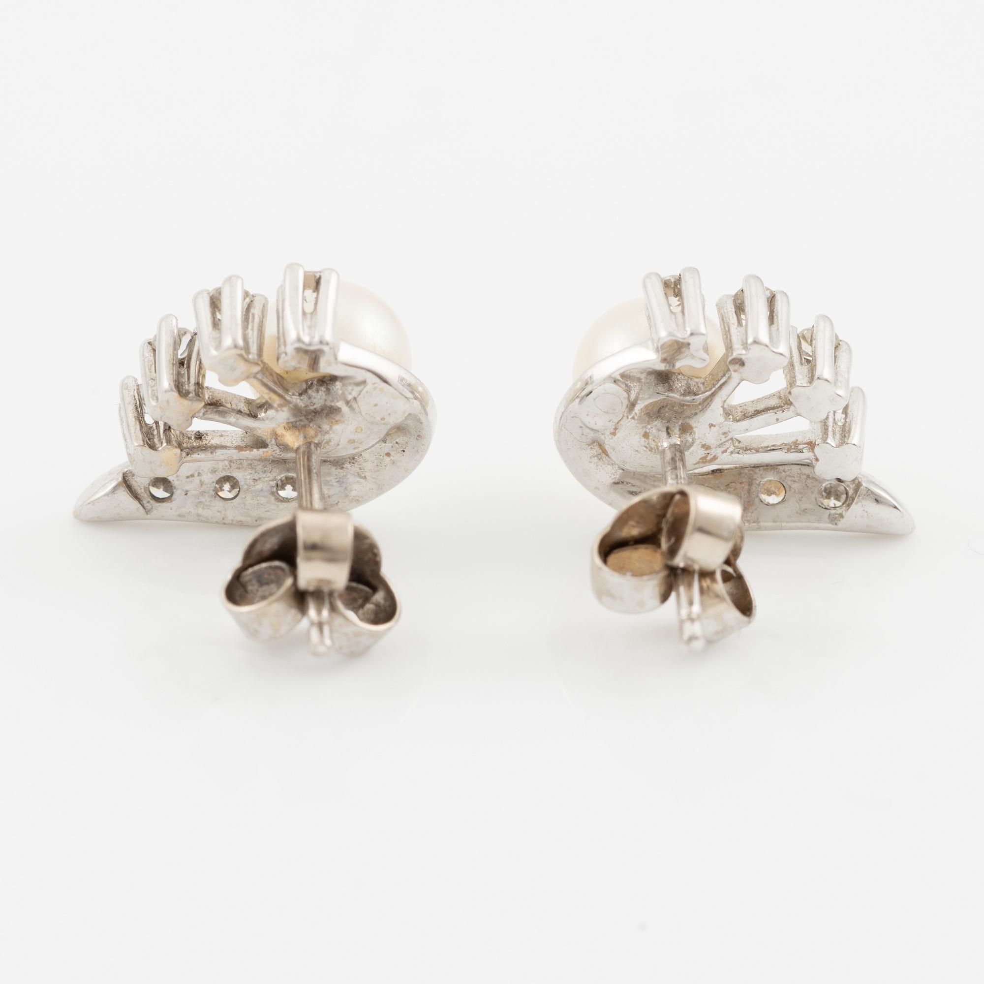 Örhängen, 18K vitguld med odlade pärlor och åttkantslipade diamanter.