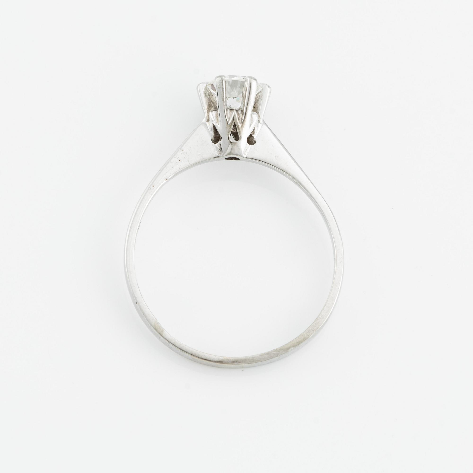 Ring, 18K vitguld med briljantslipad diamant ca 0,45 ct.