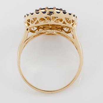 RING, 18K guld, diamanter tot ca 0.31 ct. och safirer tot ca 1.26 ct.