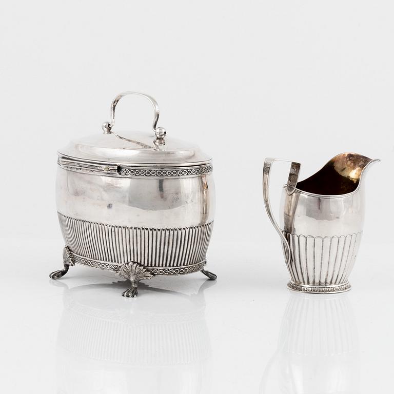 Sockerskrin och gräddkanna, silver, empire, Stockholm, Sverige, 1819-27.