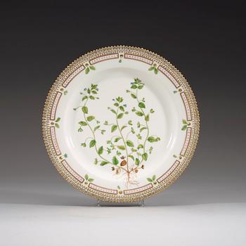 A set of 13 Royal Copenhagen 'Flora Danica' dinner plates, Denmark, 20th Century.