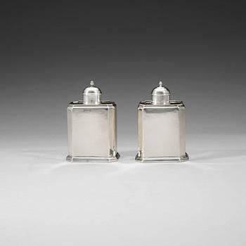 395. A pair of English 18th century silver tea caddies, Thomas Parr, London 1719.