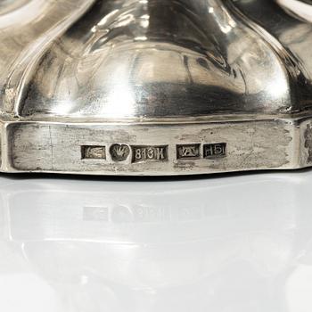 A sugar bowl with sugar tongs, silver, marks of Finlands Guldsmeds ab, Turku 1913 and Kuopios Guldsmed Ab, Oulu 1929.