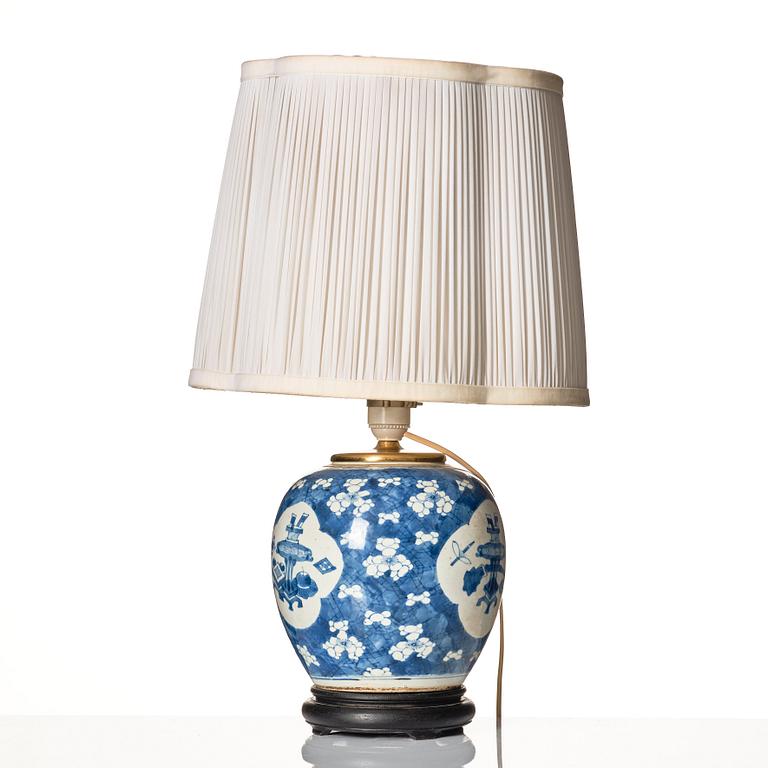 A blue and white jar mounted as a lamp, Qing dynasty, 18th Century.