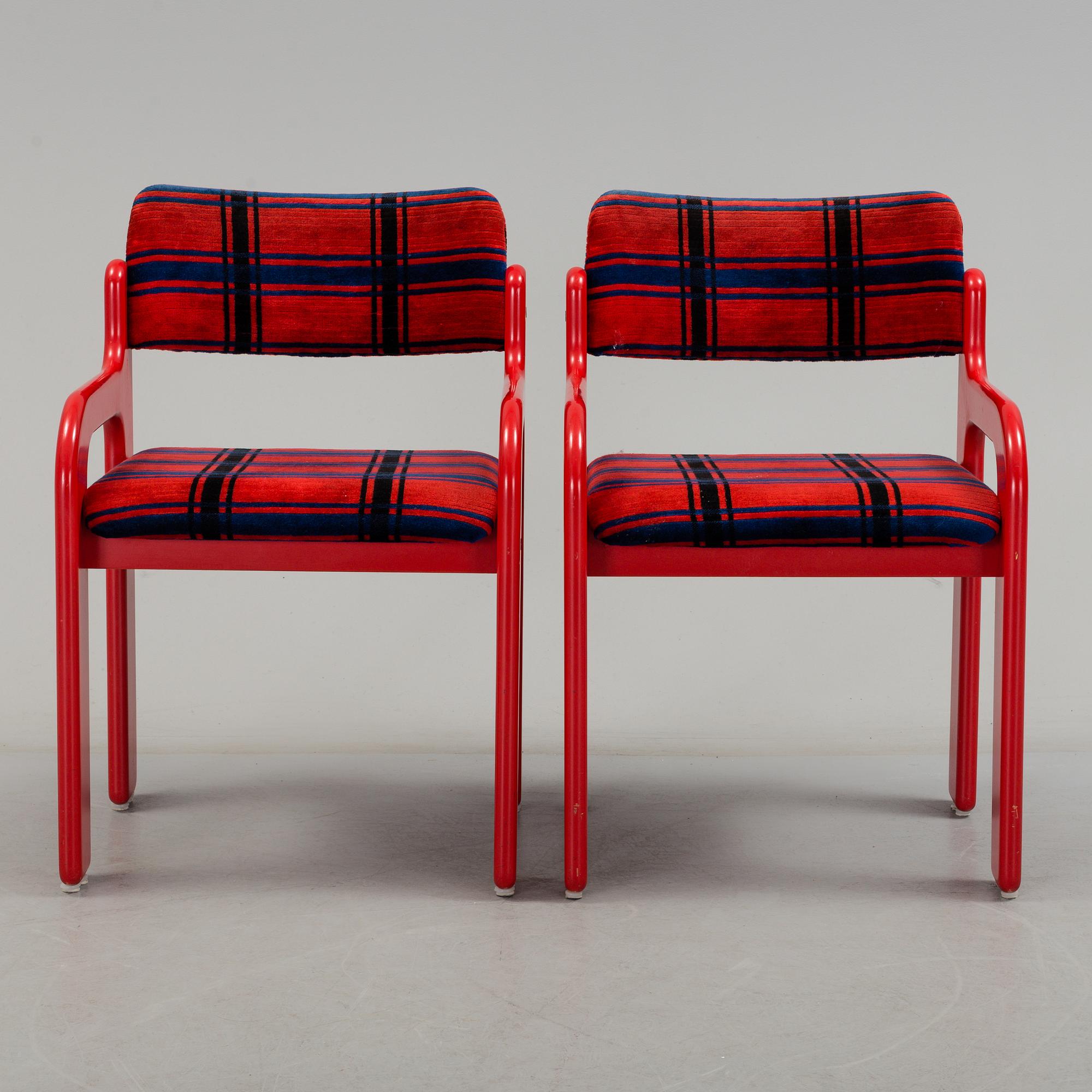 A table and six chairs 'Flamingo' by Eero Aarnio, Asko, Finland.