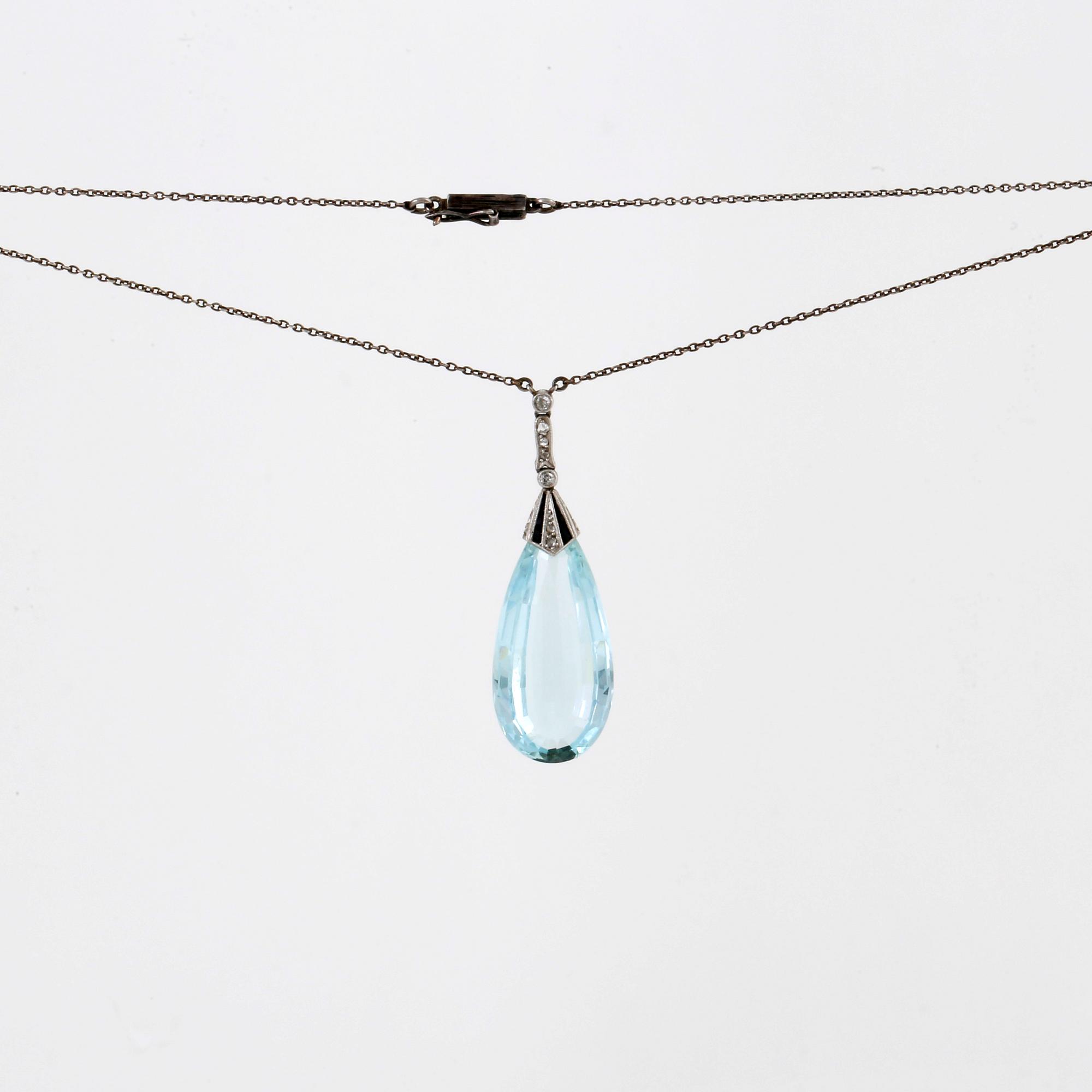 Aquamarine pendant on chain, low ct gold, 1 aquamarine height approx 2,5 cm, rose-cut diamonds and probably onyx.